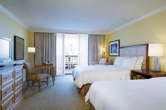 Waldorf Naples Getaway: Affordable Luxury Waldorf Naples Getaway: Affordable Luxury