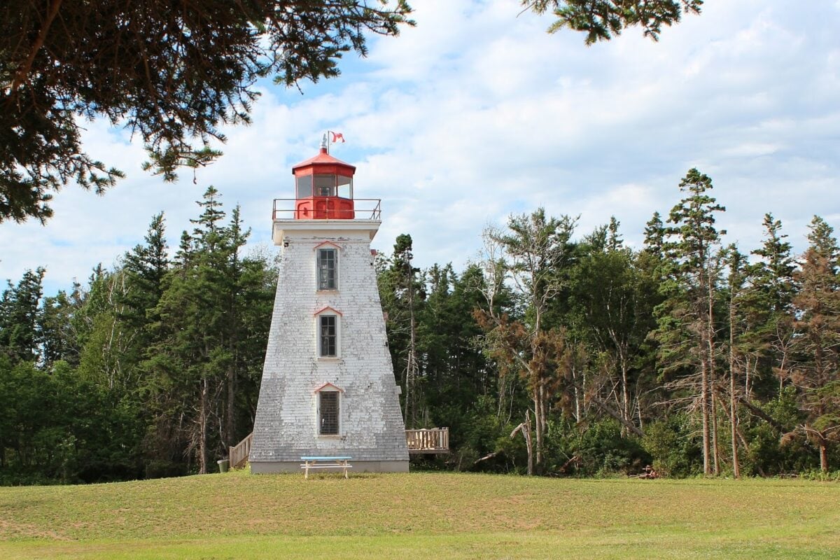 every-avenue-travel-Canadian History
