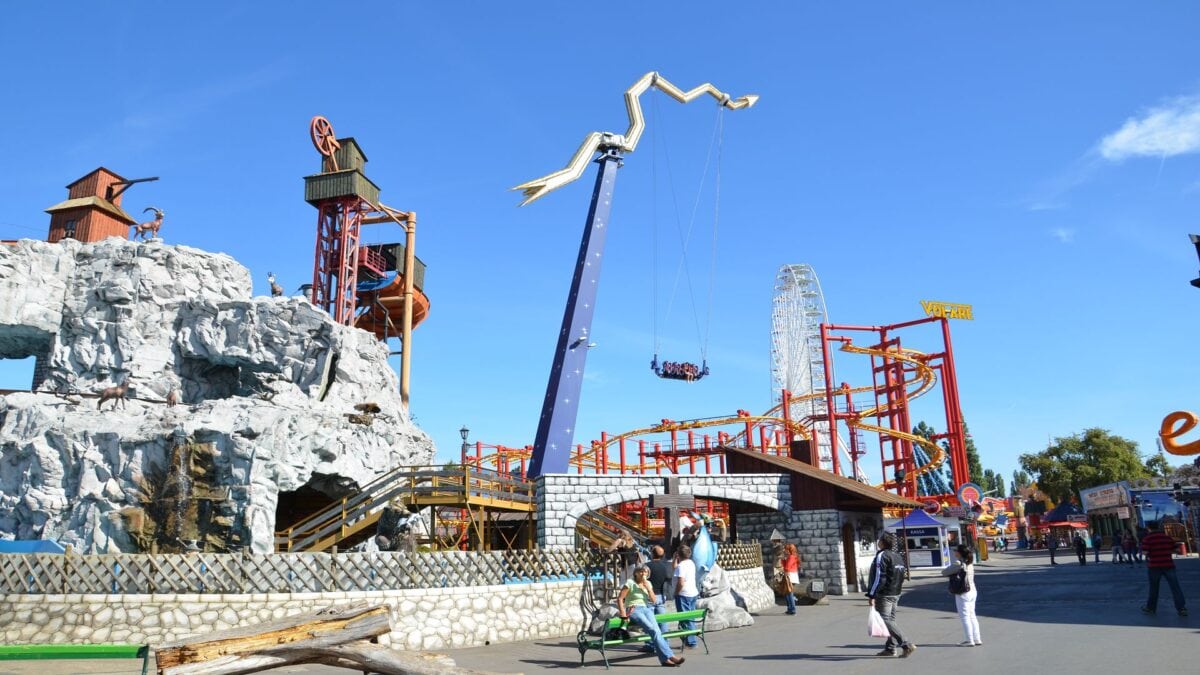 every-avenue-travel-Best-Amusement Parks 