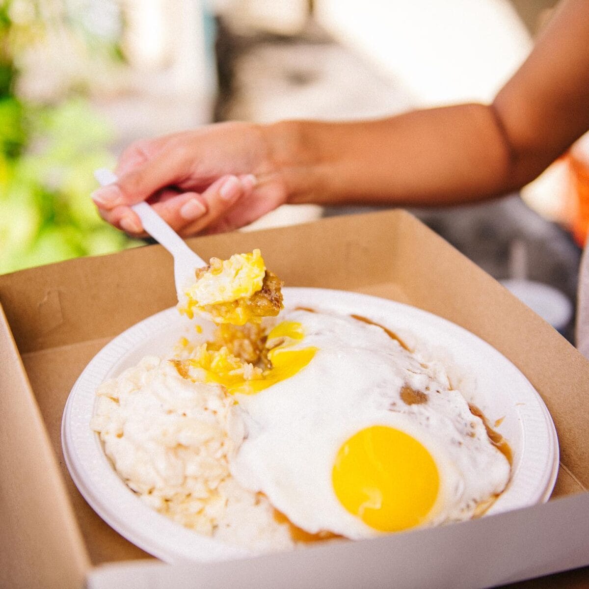 every-avenue-travel-Hawaiian-Food