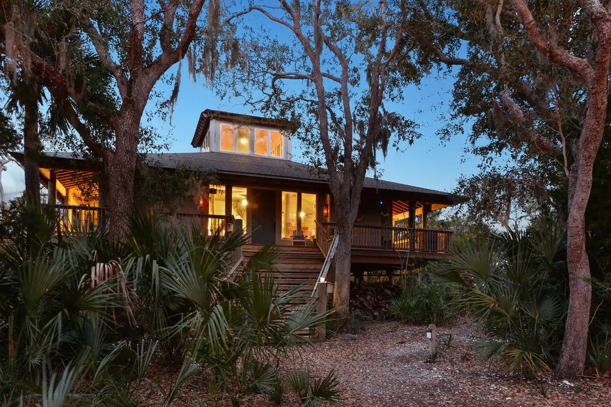 every avenue travel Unique Airbnb 