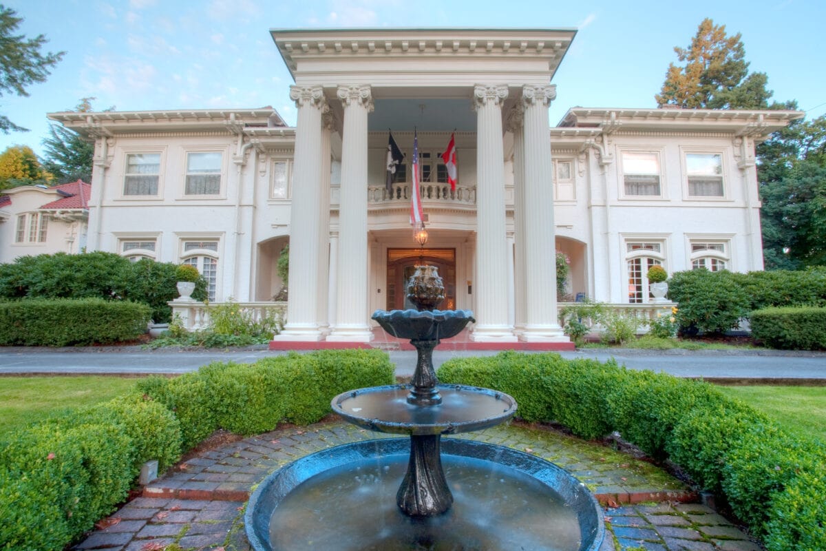 every-avenue-travel-Bed-And-Breakfast