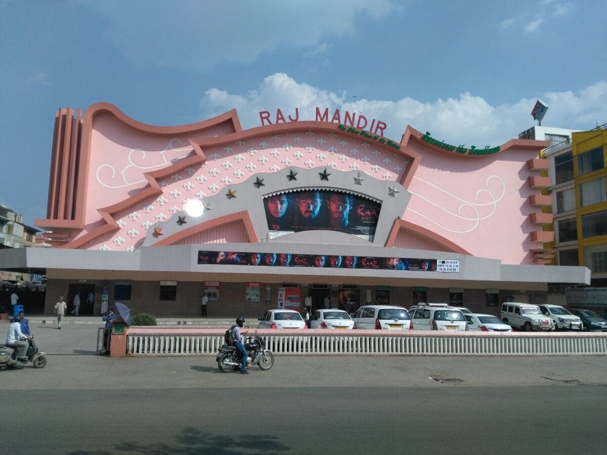 Every-avenue-travel-Movie-theaters 